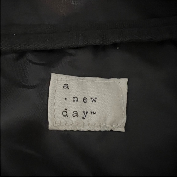 A New Day Black Belt Bag with Gold Accents - Picture 5 of 5